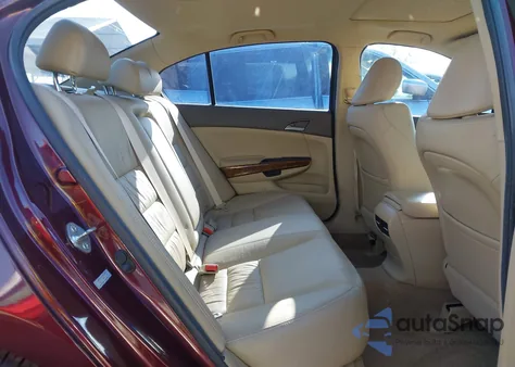 2010 Honda Accord 2.4 Ex-L z USA, uszkodzony, nr VIN 1HGCP2F84AA161384